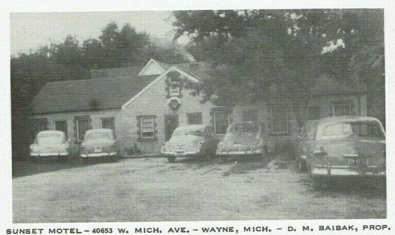 Sunset Motel (Sunset Cabins) - Vintage Postcard (newer photo)